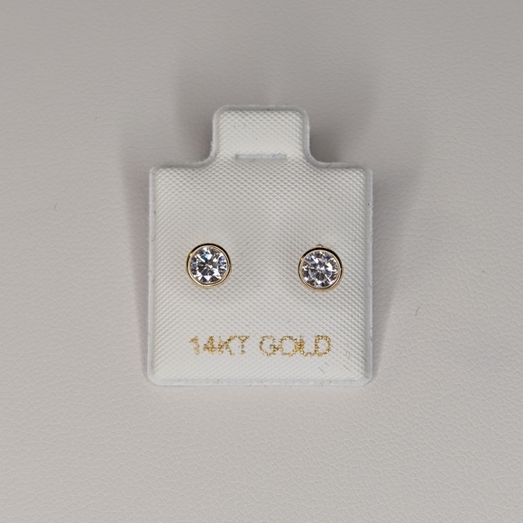 Jewelry - 14K Gold Moissanite Earrings
